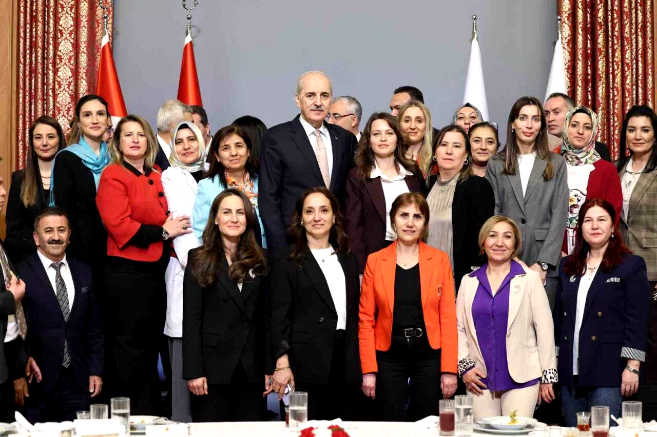 TBMM Başkanı Kurtulmuş: “Birilerinin bölüp parçaladığı bu coğrafyayı derleyip toparlamak bizim milletimize düşer, Türkiye’ye düşer”