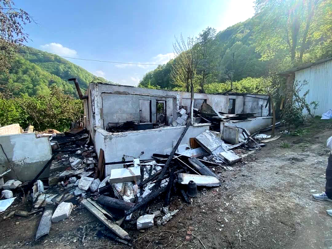 Tek katlı ev küle döndü