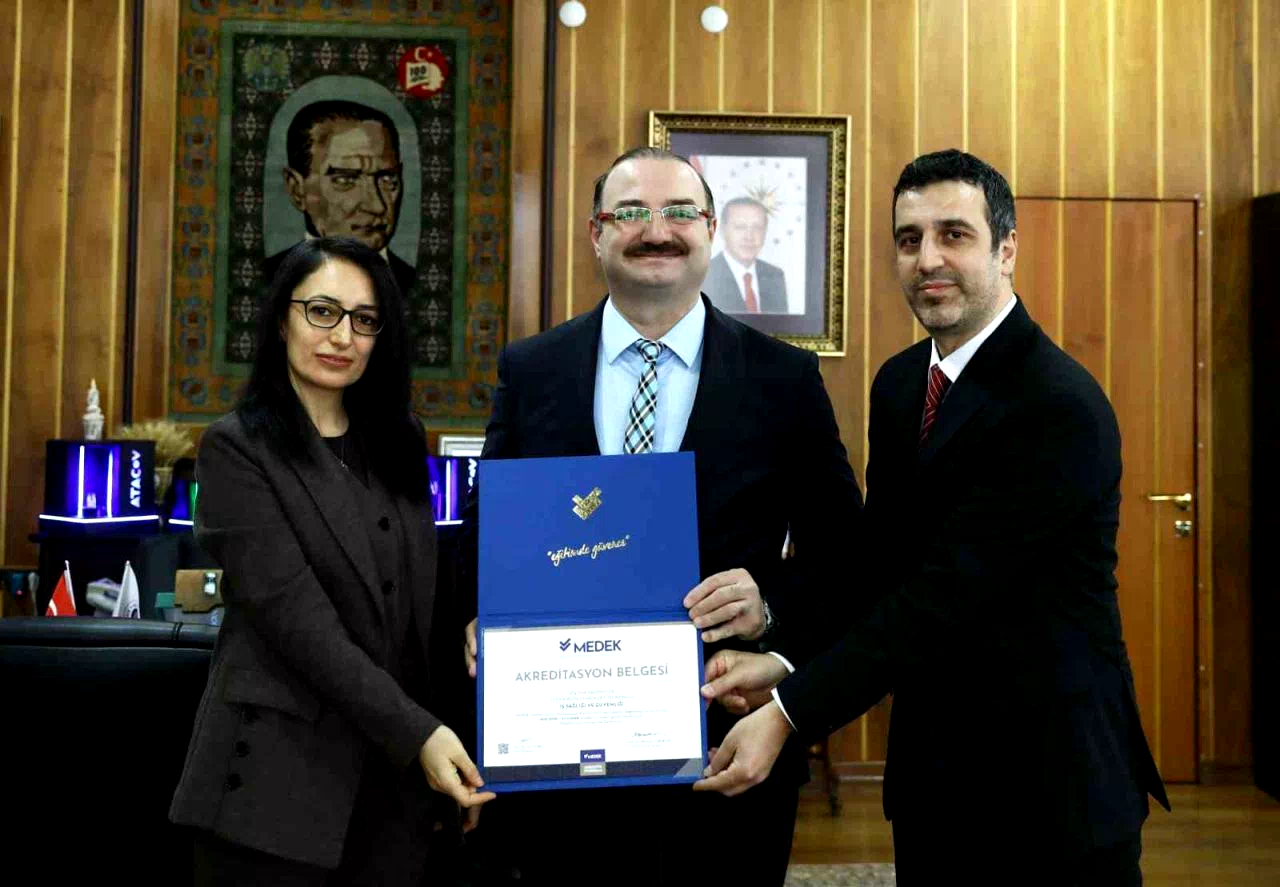 Teknik bilimler MYO programlarına MEDEK akreditasyon belgeleri takdim edildi