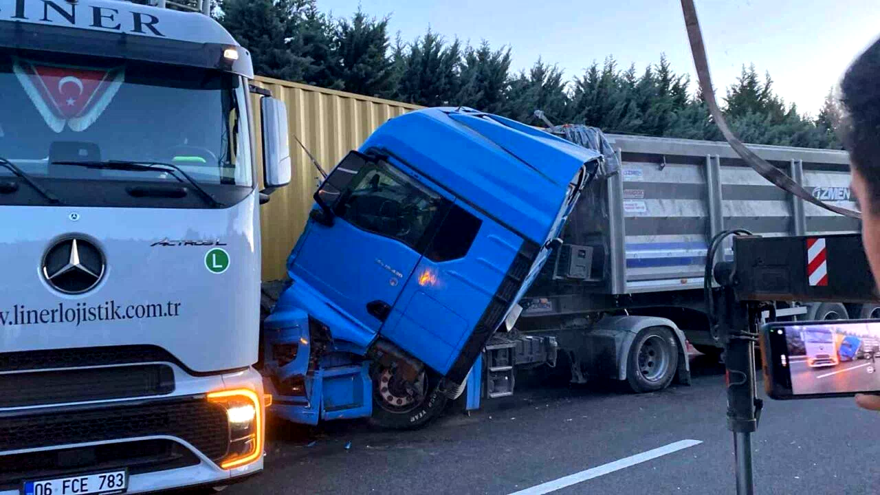 TEM’de yavaşlayan trafik zincirleme kazayı beraberinde getirdi