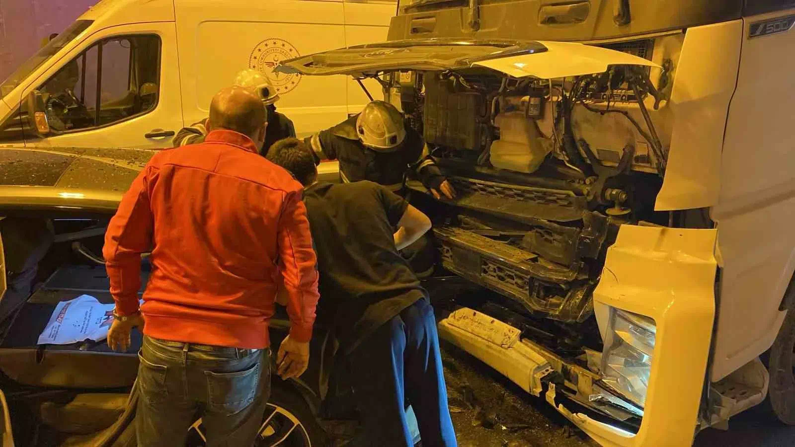 TEM Otoyolu Kocaeli Geçişinde Zincirleme Kaza: 8 Yaralı