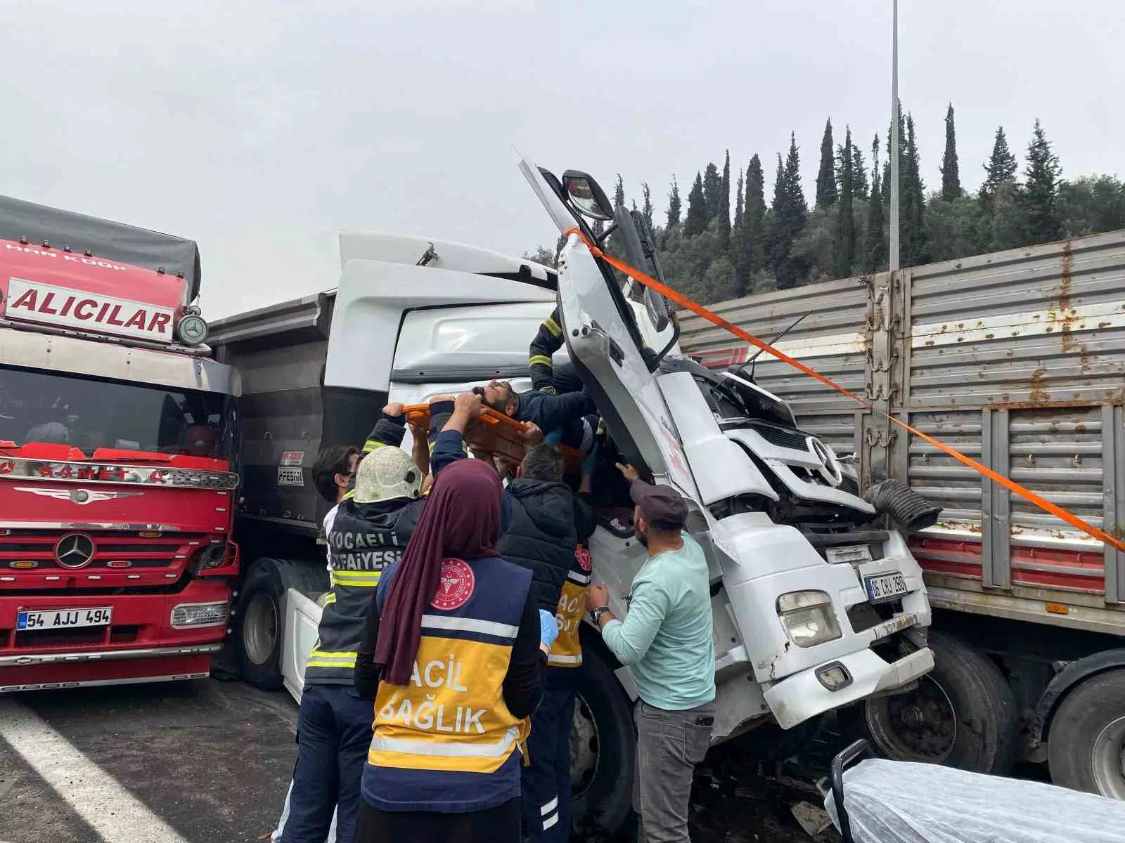 Tem Otoyolu Kocaeli Geçişinde Zincirleme Kaza: Bir Sürücü Yaralandı