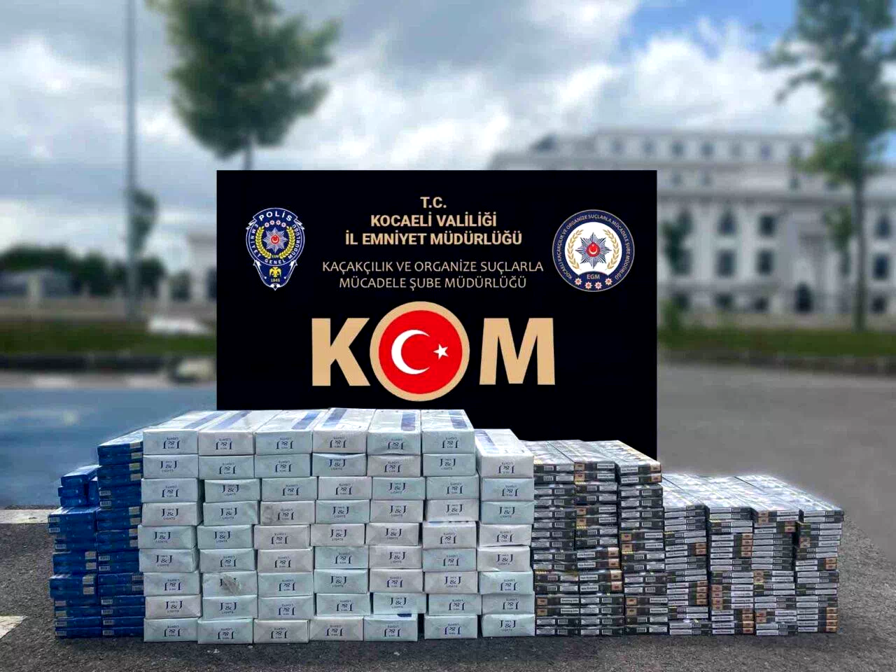 TEM Otoyolu’nda bir tırda 350 paket gümrük kaçağı sigara ele geçirildi