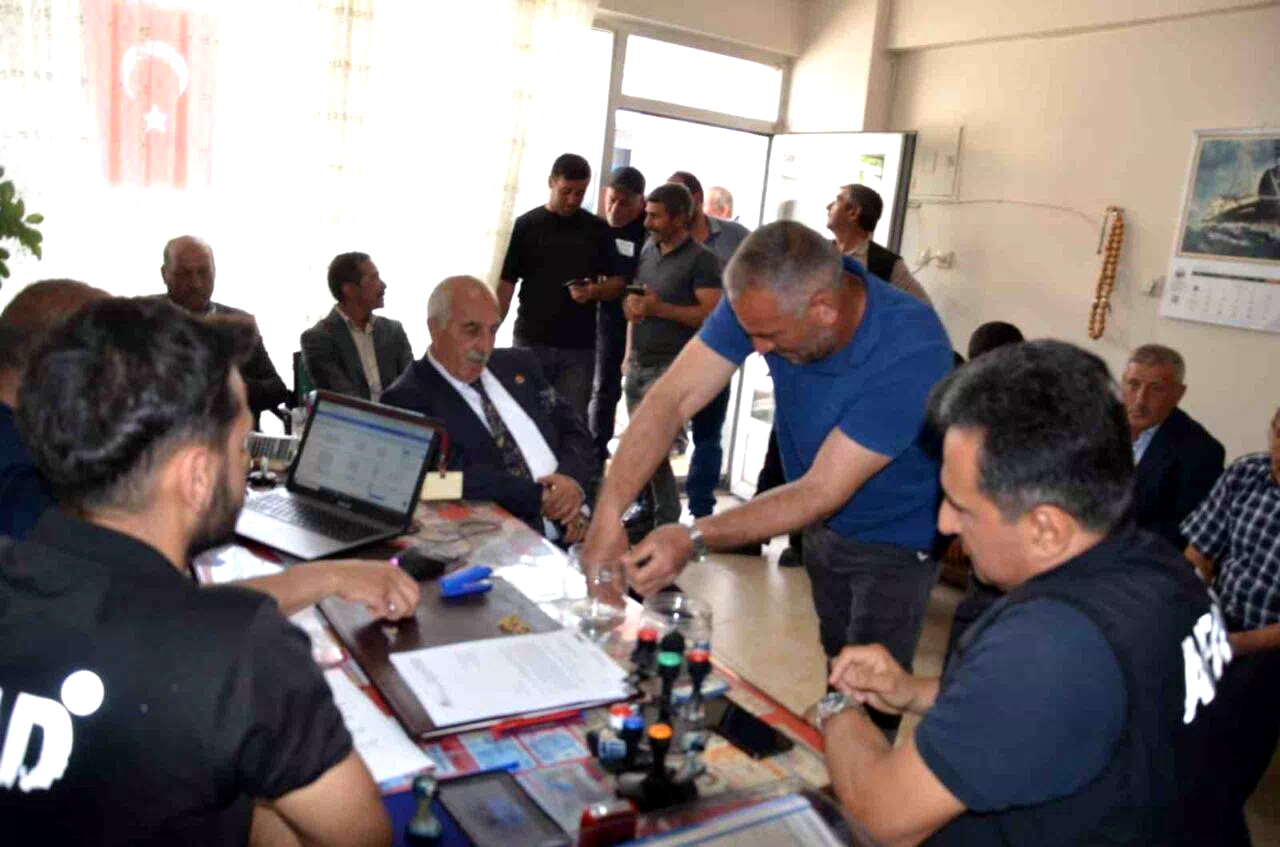 Tercan’da afet konutlarının ve afet ahırlarının hak sahipleri kura ile belirlendi