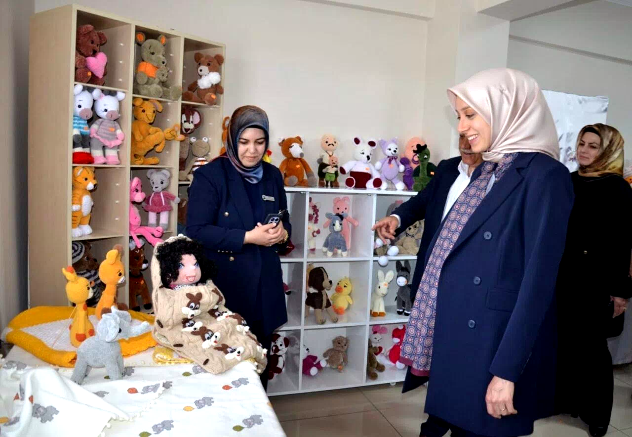Tercan’da el emeği göz nuru ürünlerden oluşan sergi açıldı