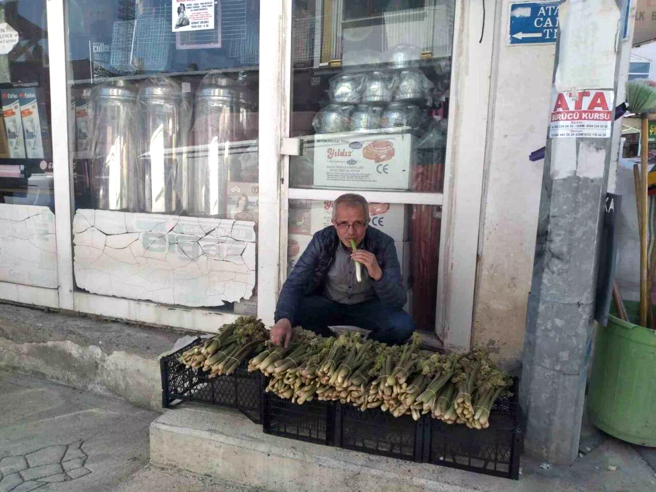 Tercan’da ‘yayla muzunun’ destesi 50 ila 80 TL’den satışta