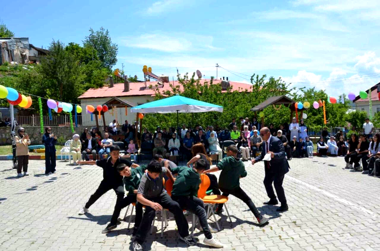 Tercan’da yılsonu şenliği coşkusu