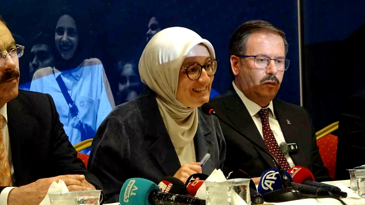 Terörsüz Türkiye toplantısında konuşan Belgin Uygur: “Bembeyaz sayfalara hep birlikte nice zaferleri nice kardeşlik şarkılarını inşallah yazacağız”
