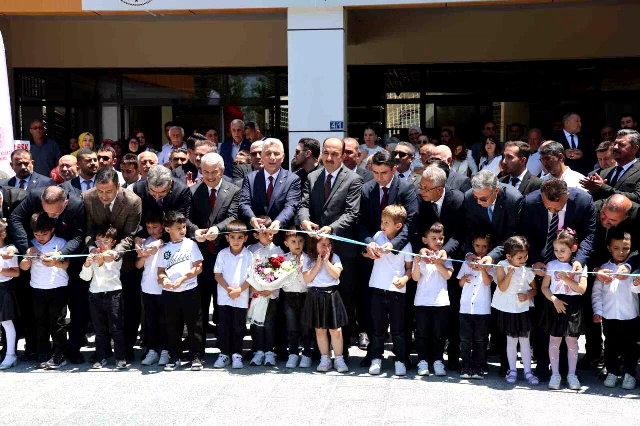 Ticaret Bakanı Ömer Bolat Konya’da kütüphane açılışına katıldı