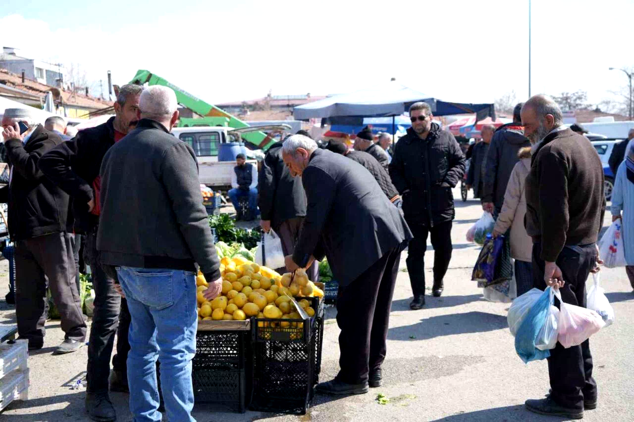 Ticaret satış hacmi yıllık yüzde 10,8 arttı