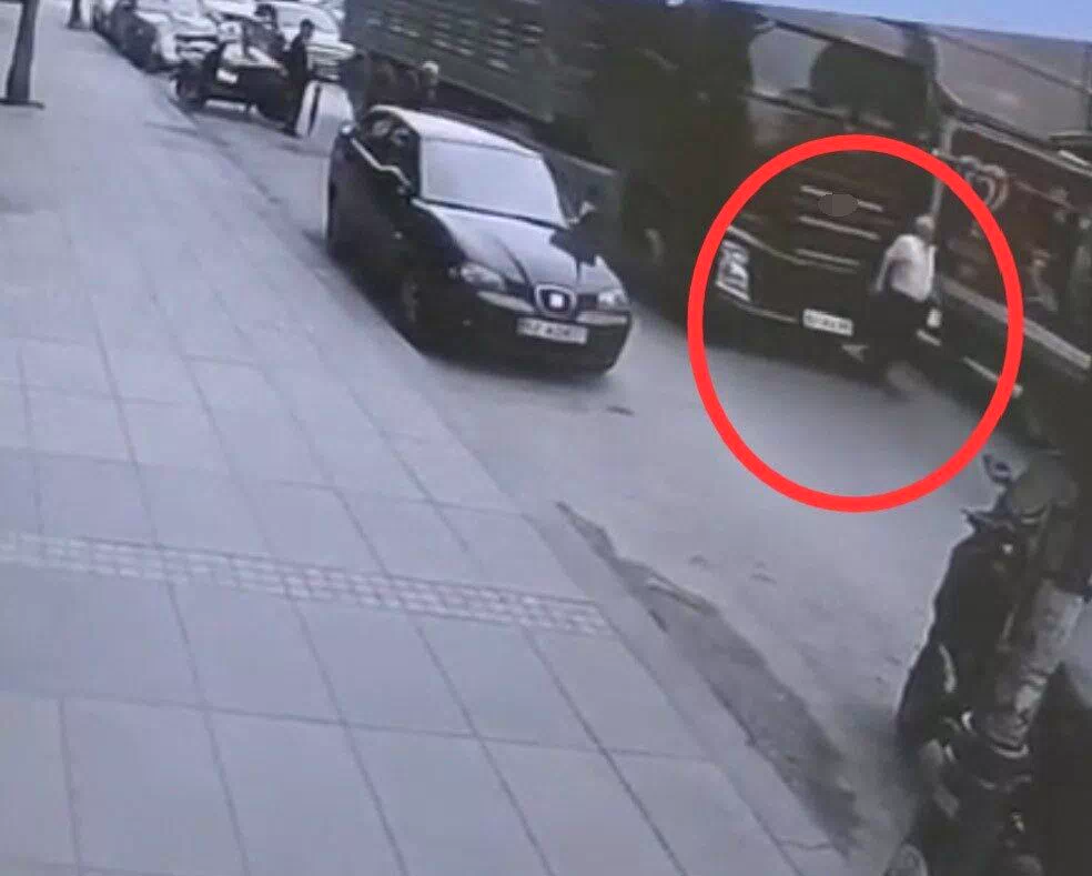 Tırın altında kalan yaşlı adam hayatını kaybetti