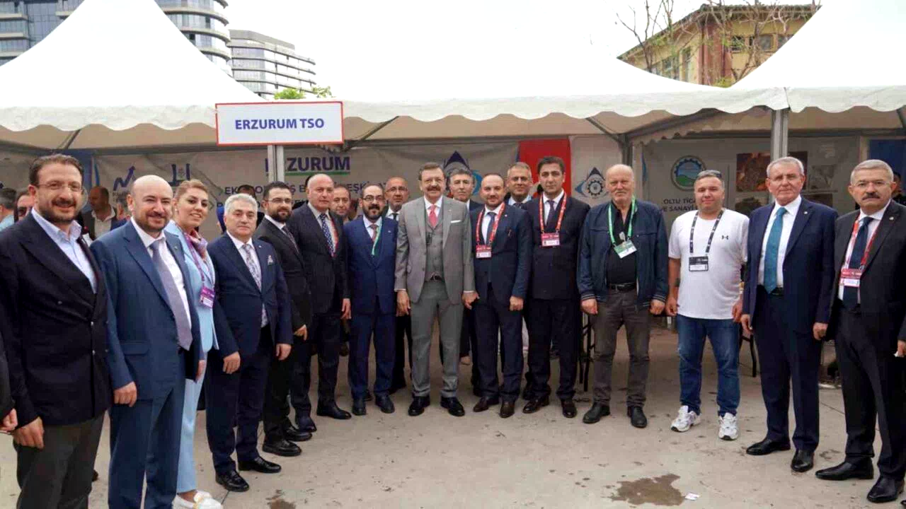 TOBB Başkanı Hisarcıklıoğlu’ndan ETSO standına ziyaret