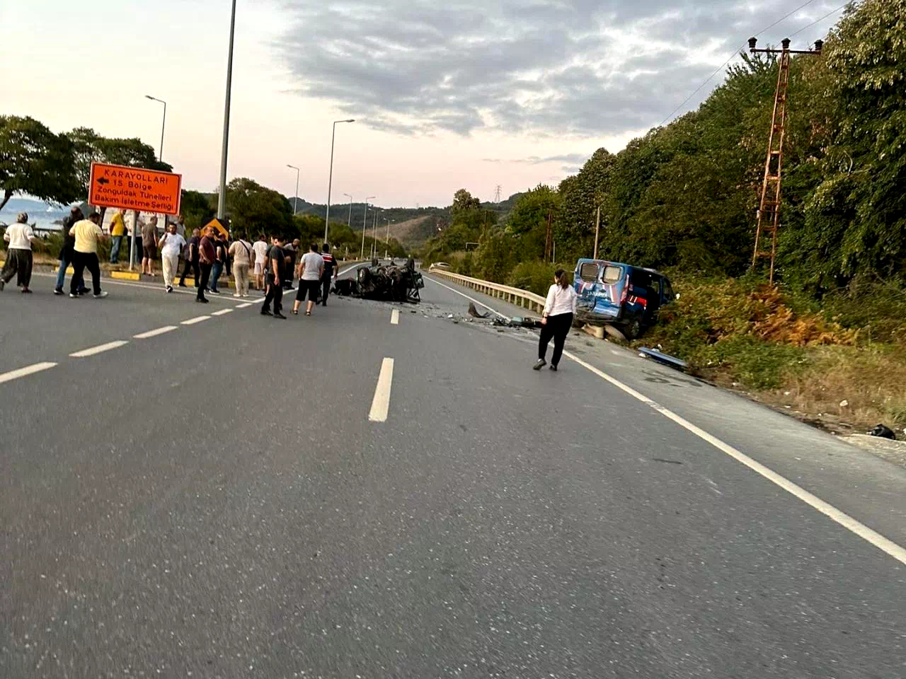 Tofaş otomobil jandarma aracına çarptı: 1 ağır yaralı