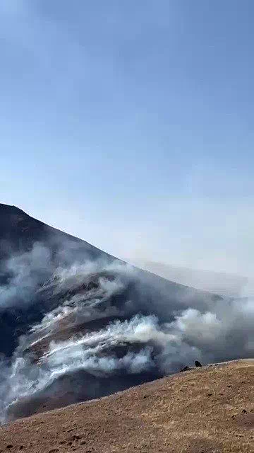 Tortum’da örtü yangını güçlükle kontrol altına alındı