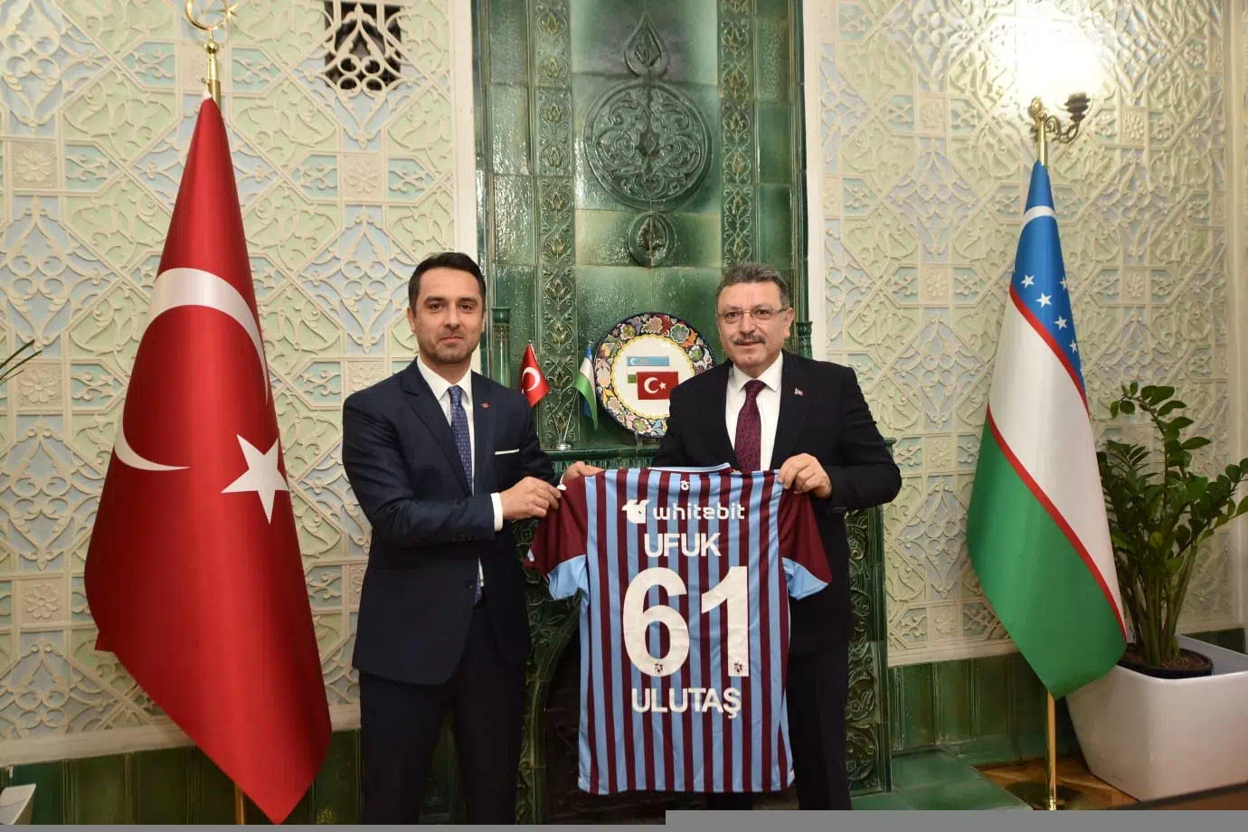 Trabzon Büyükşehir Belediye Başkanı Ahmet Metin Genç, Özbekistan’da temaslarına başladı.