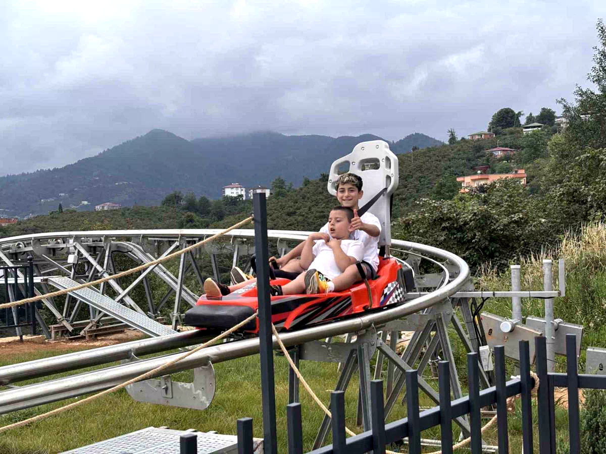 Trabzon’da dağ kızağına turist akını: Metrelerce kuyruk oluşuyor
