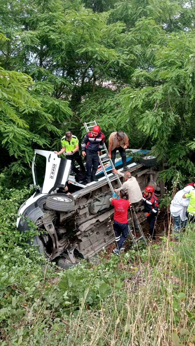 Trabzon’da dolmuş şarampole yuvarlandı: 5 yaralı