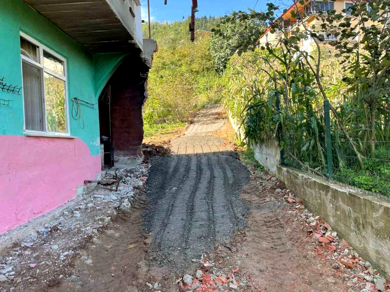 Trabzon’da engelli şahsın yol çilesine Büyükşehirden çözüm