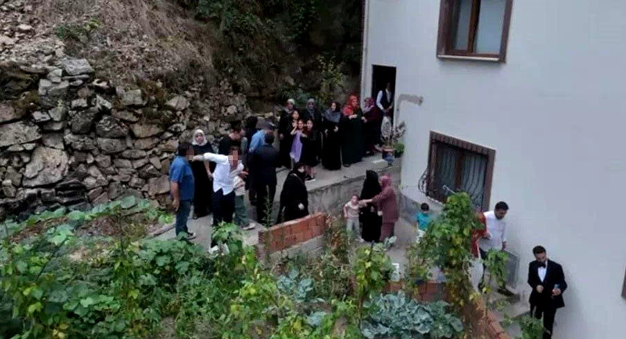 Trabzon’da kana bulanan gelin alma merasimindeki silah atma anları böyle görüntülendi