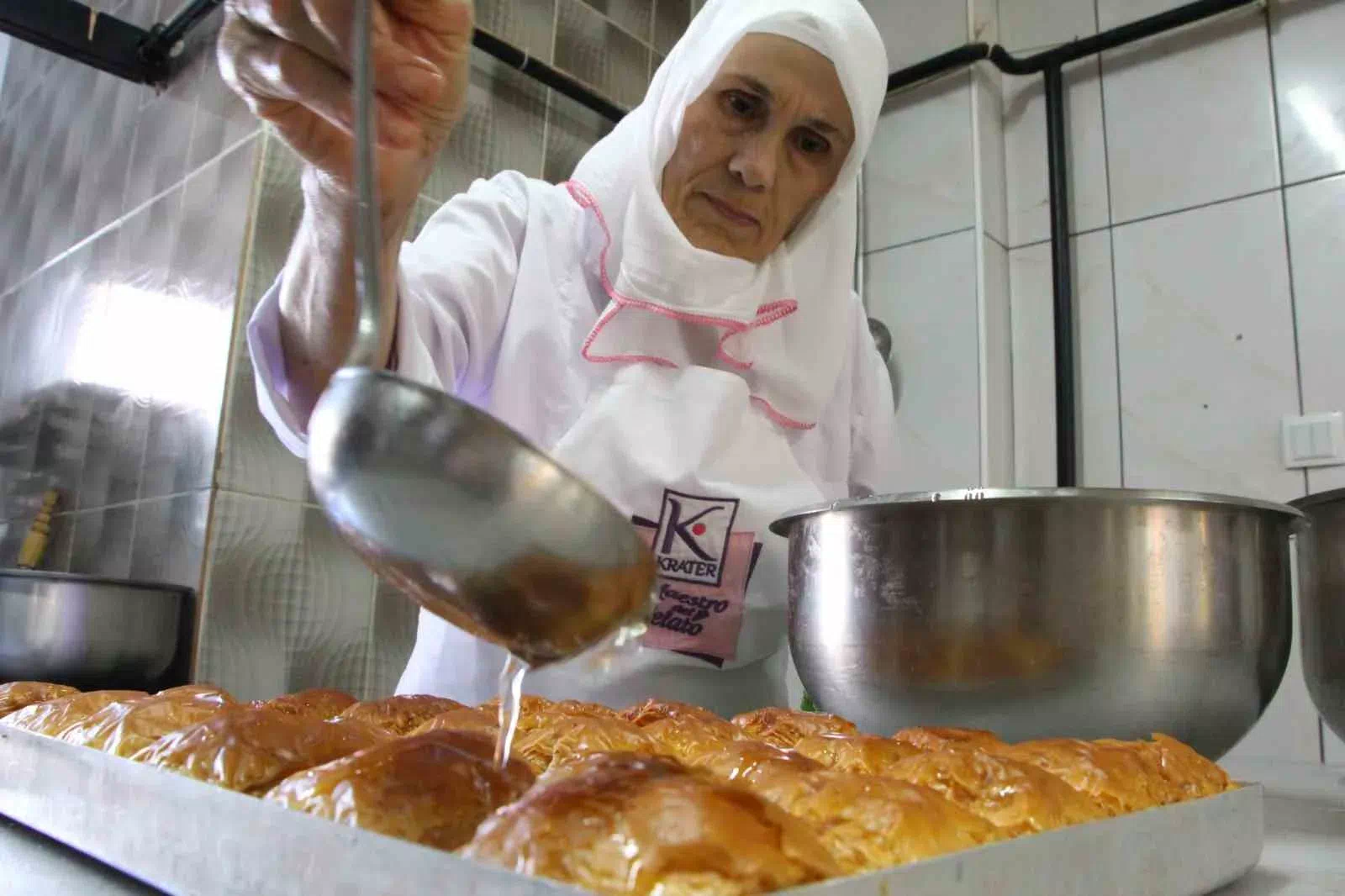Trabzon’da Ramazan Bayramı’na Yaklaşırken Tatlı İmalathanelerinde Yoğunluk Artıyor.