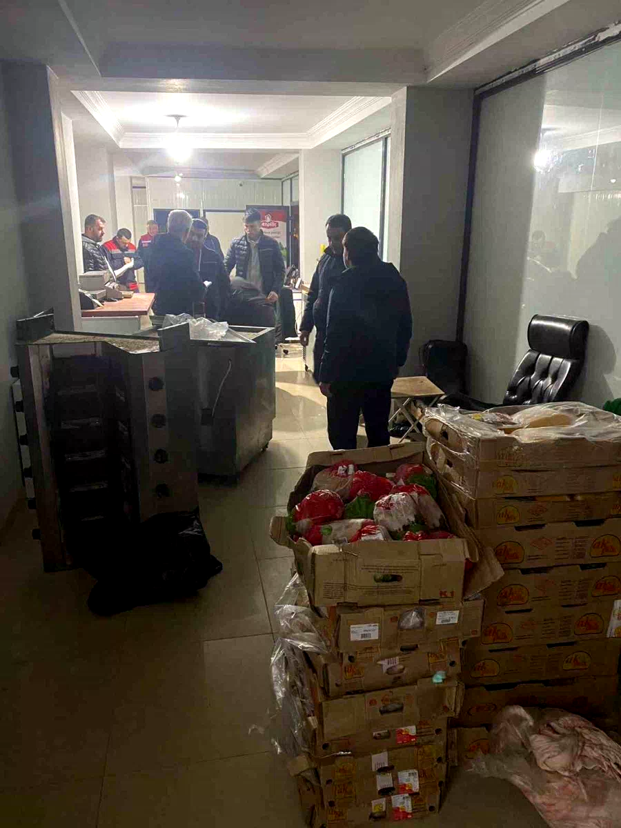 Trabzon’da tavuk eti deposundaki bozuk ürün ele geçirildi