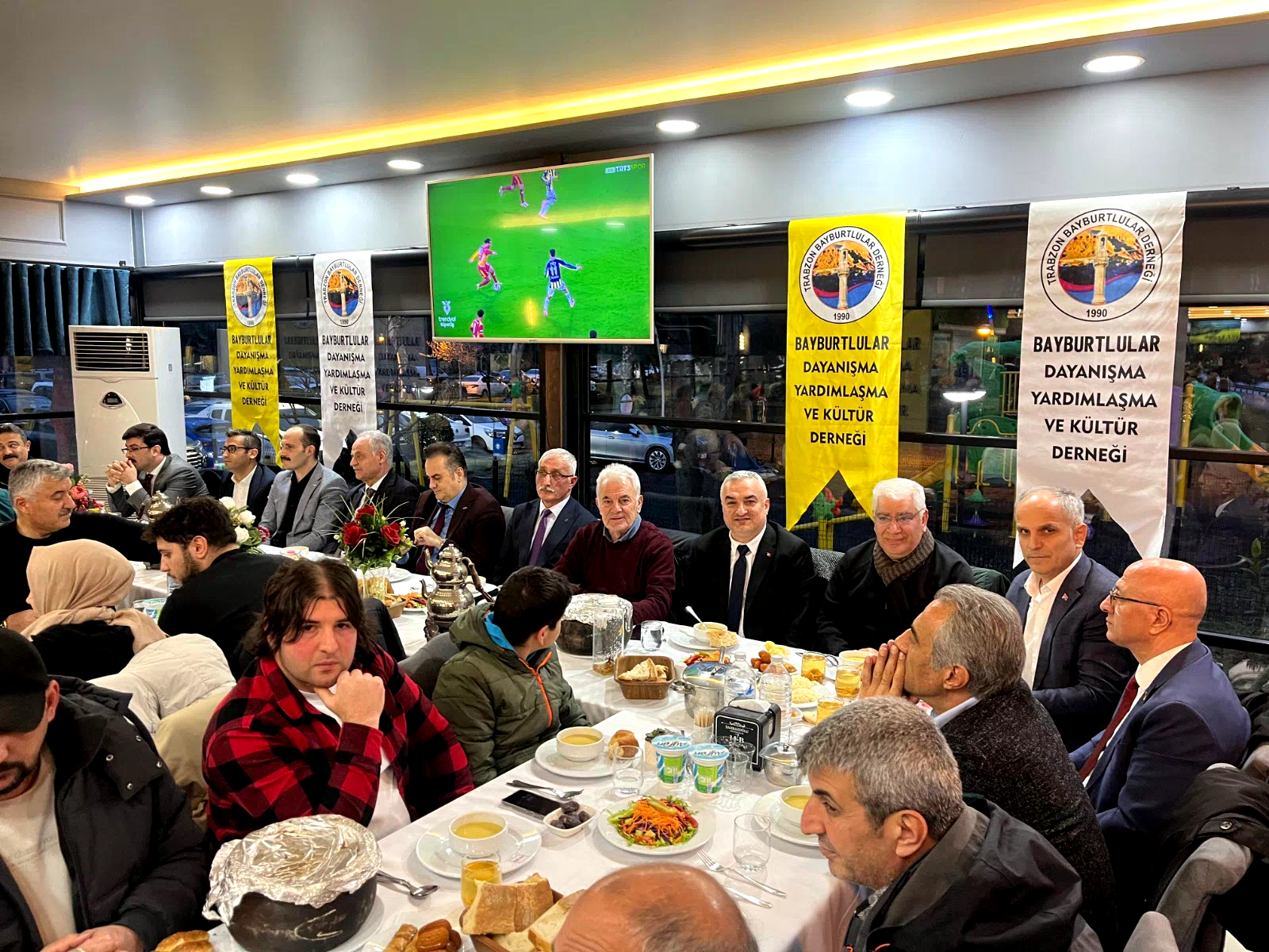 Trabzon’da yaşayan Bayburtlular iftar yemeğinde buluştu