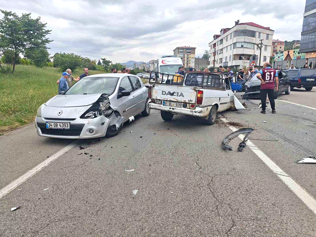 Trabzon’da zincirleme trafik kazası: 8 yaralı