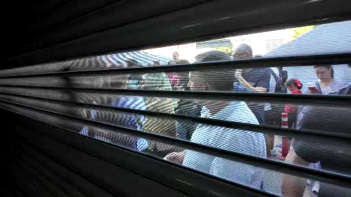 Trabzon’dan gelen de var, sabah 7’de yola çıkan da... İndirim çadırında kıyasıya yarış