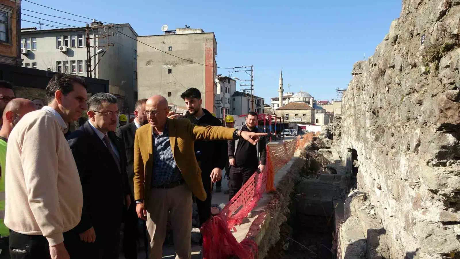 Trabzon Pazarkapı Mahallesi’nde Tarihi Sur Duvarları Restorasyonu Devam Ediyor