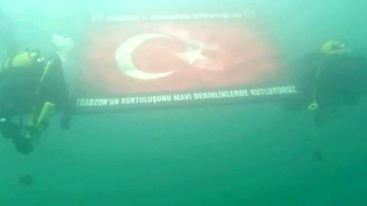 Trabzon’un Kurtuluşunu Mavi Derinliklerde Kutladı