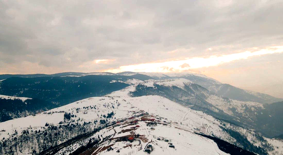 Trabzon’un yaylalarından kar manzaraları