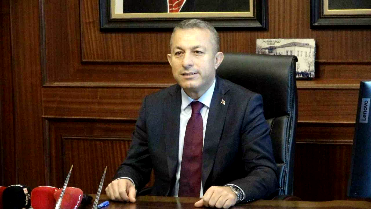 Trabzon’un yeni valisi Tahir Şahin göreve başladı
