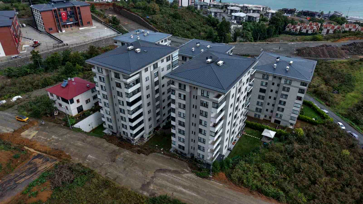 Trabzon’da sağanak hayatı olumsuz etkiledi