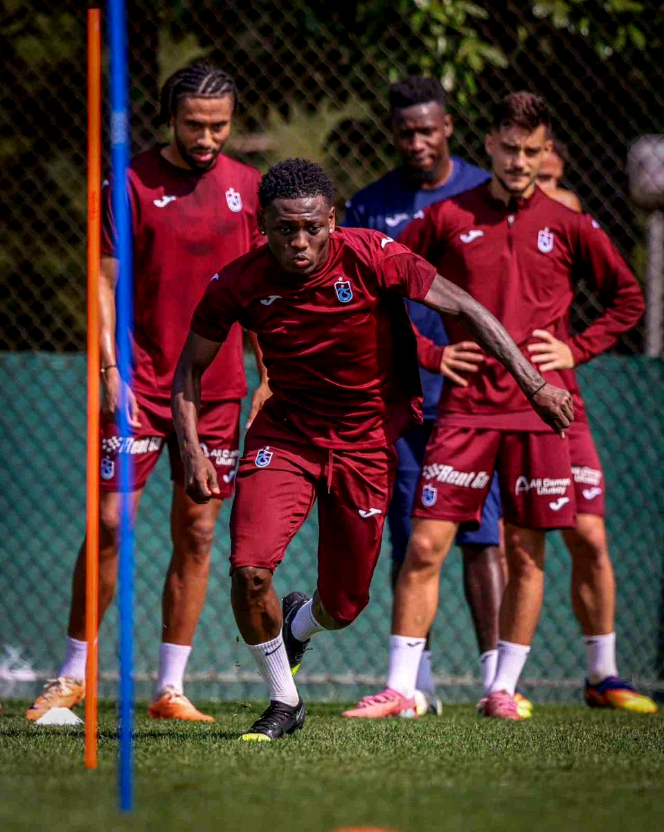 Trabzonspor, Fatih Karagümrük maçı için İstanbul’a hareket etti