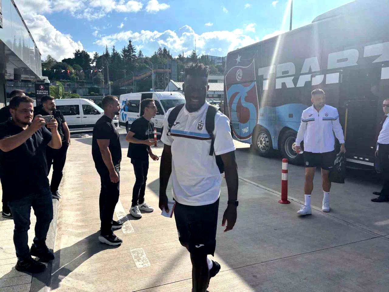 Trabzonspor, Fenerbahçe maçı için İstanbul’a gitti