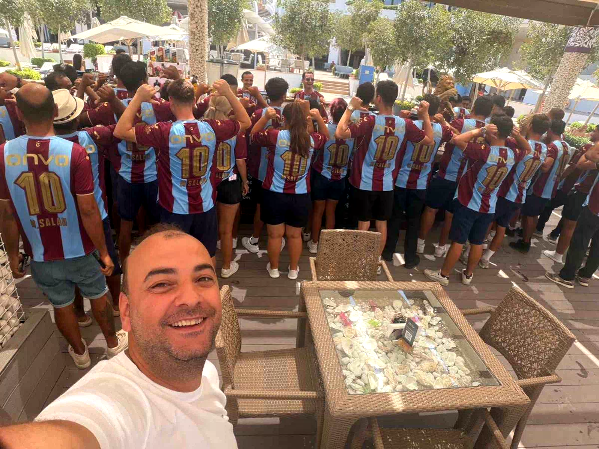 Trabzonspor sevdasını Girne’ye taşıdı, 250 Salah formasını çalışanlara giydirdi