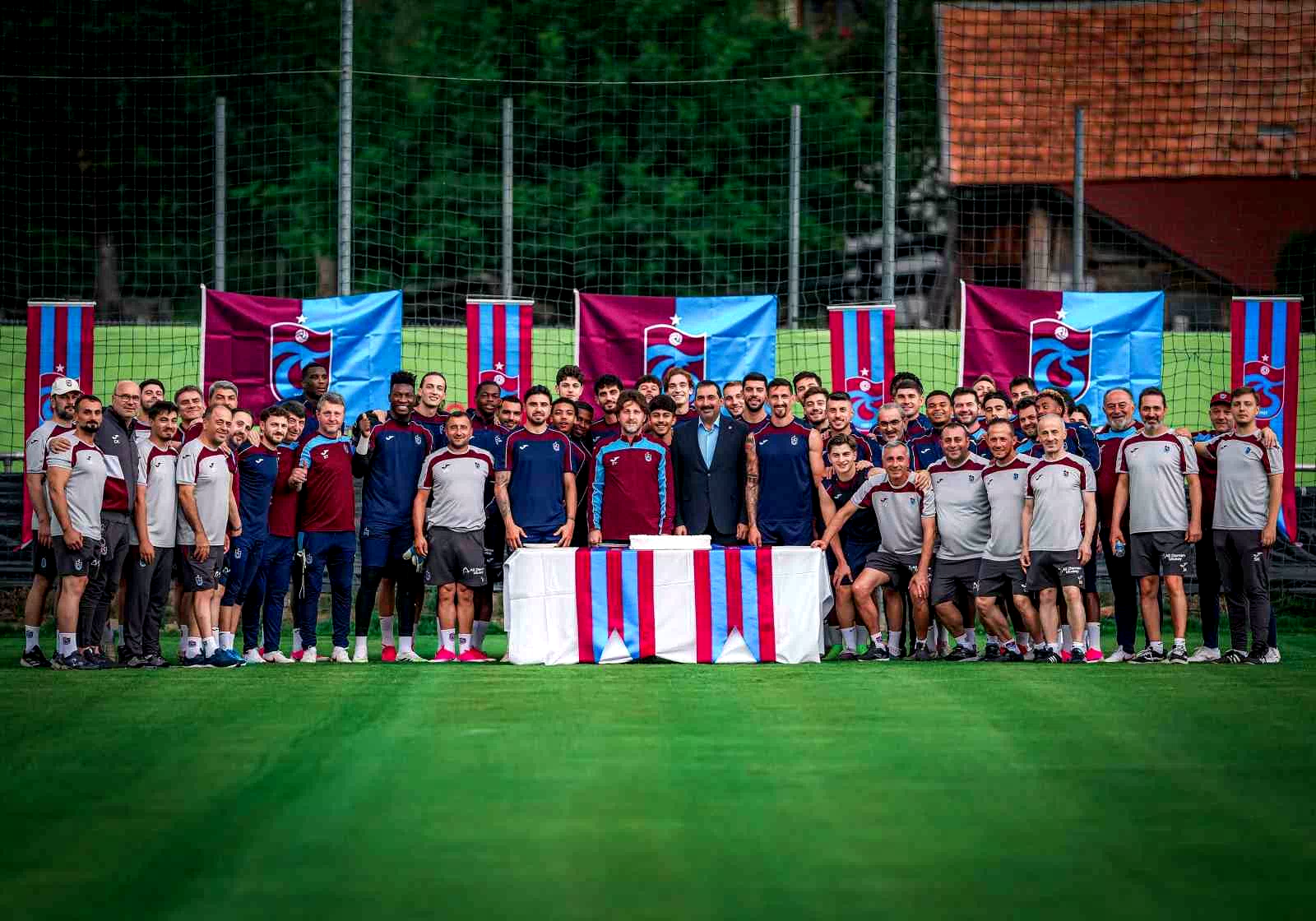 Trabzonspor’un 59. kuruluş yıl dönümü, Avusturya kampında kutlandı