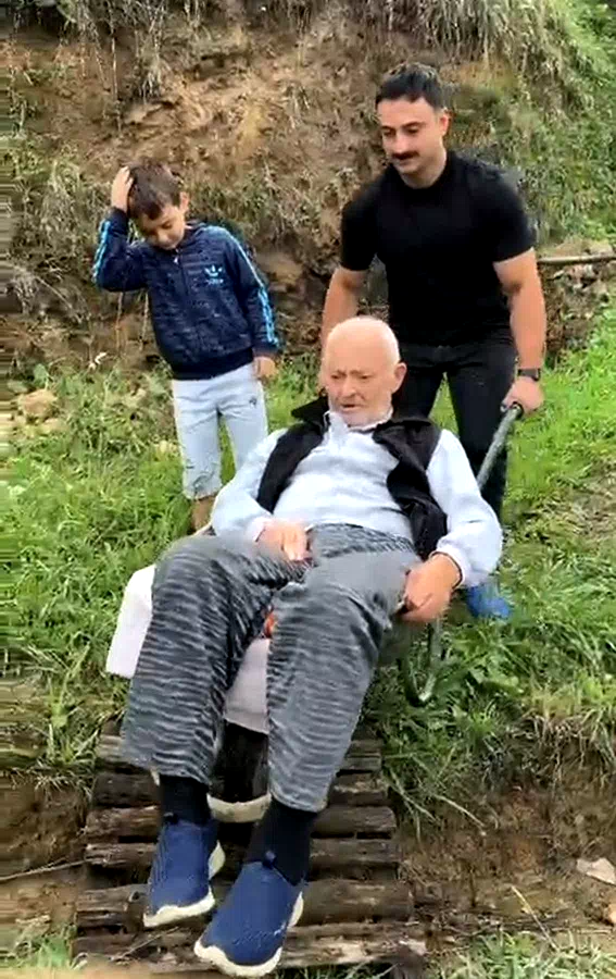 Trabzon’un Araklı ilçesinde diyaliz hastasının "yol" çilesi
