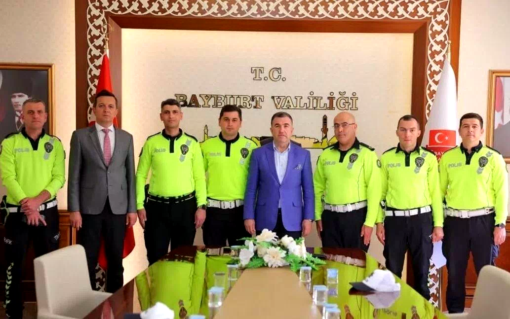 Trafik polisleri başarı belgesiyle ödüllendirildi