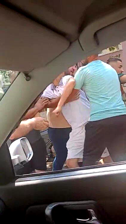 Trafikte dehşet saçtılar: Yol verme tartışması saldırıya dönüştü