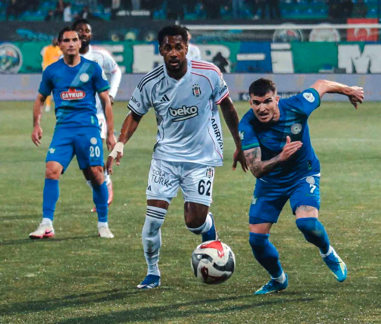 Tredyol Süper Lig: Çaykur Rizespor: 2 – Beşiktaş: 0 (İlk yarı)