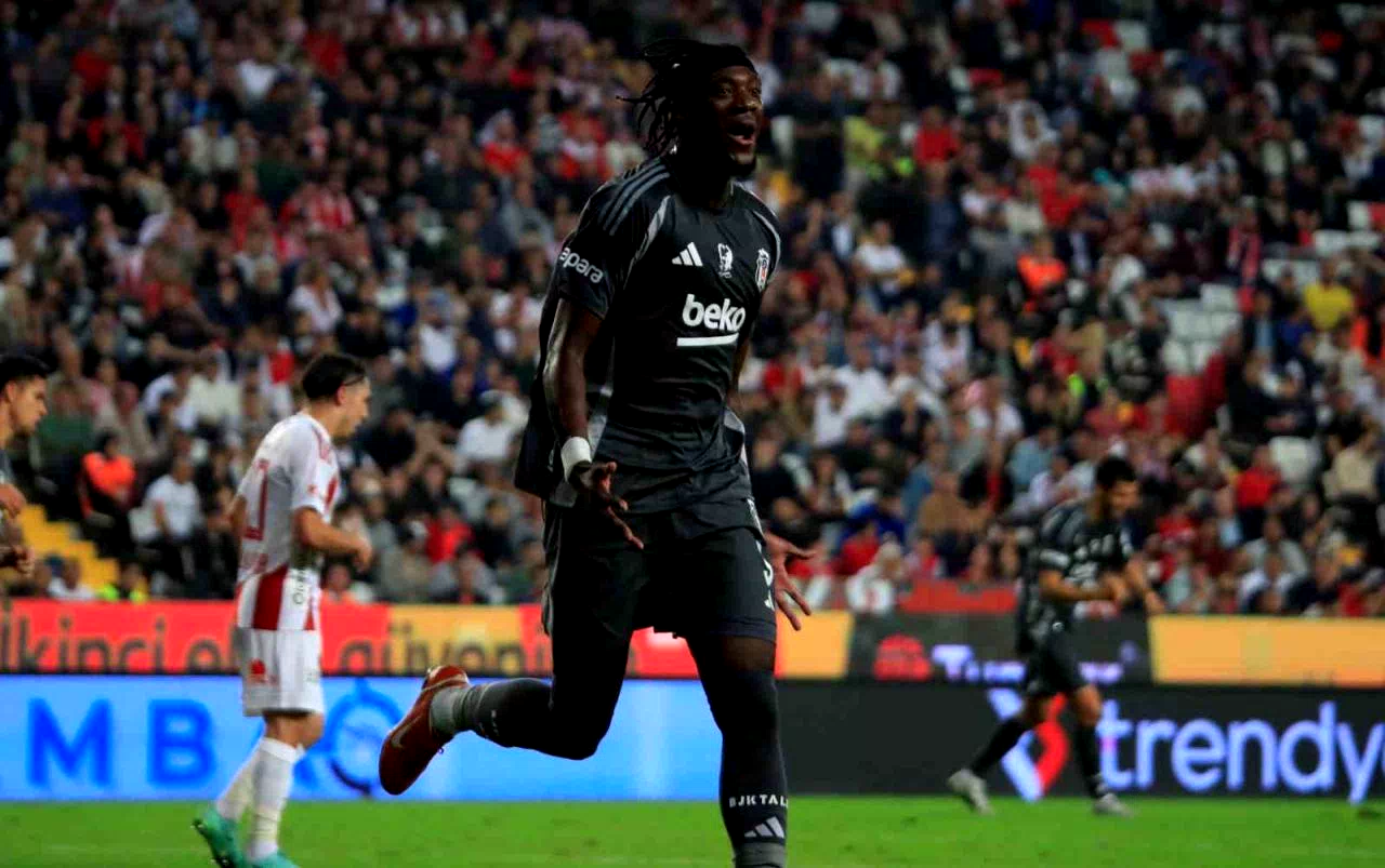 Trendyol Süper Lig: Antalyaspor: 0 – Beşiktaş: 2 (İlk yarı)