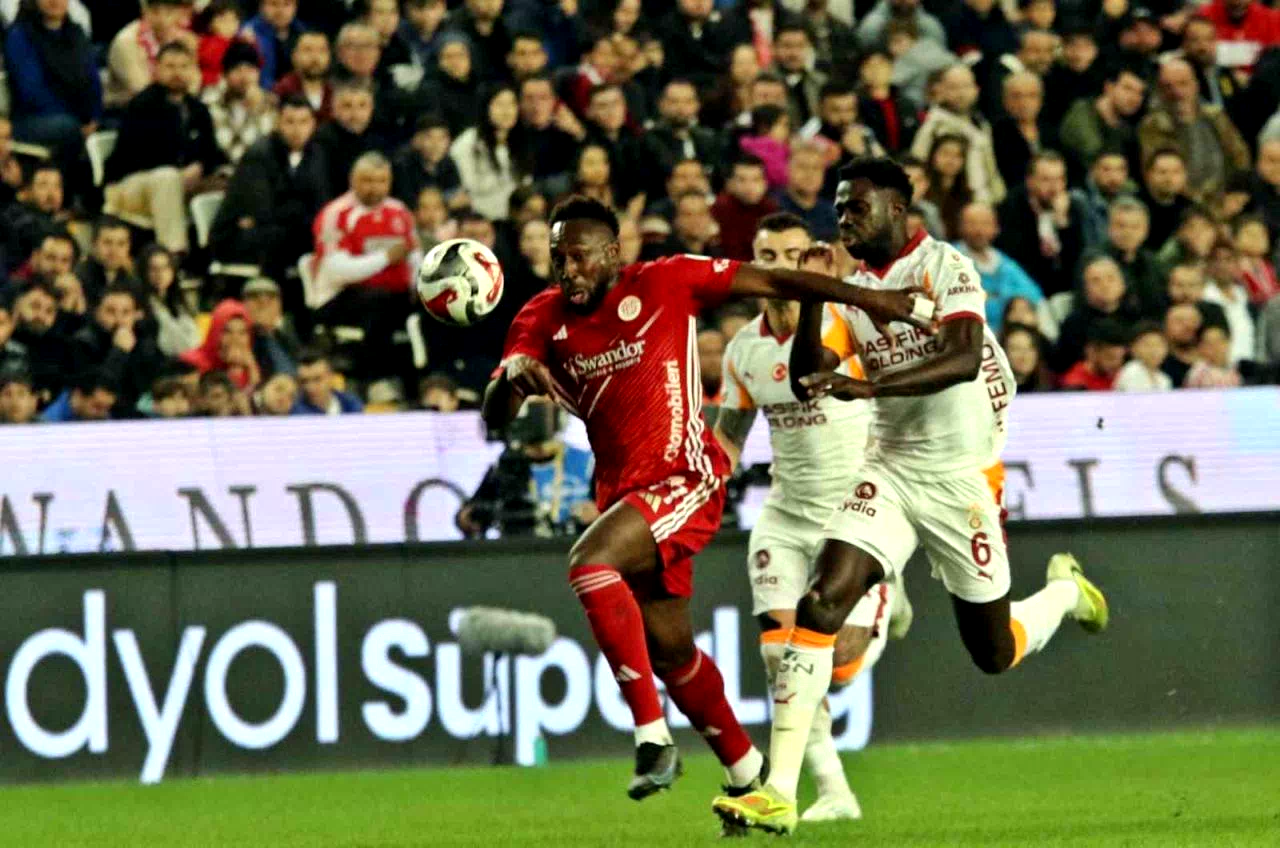 Trendyol Süper Lig: Antalyaspor: 0 – Galatasaray: 2 (İlk yarı)