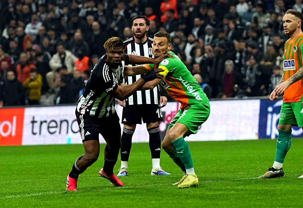 Trendyol Süper Lig: Beşiktaş: 0 – Corendon Alanyaspor: 1 (Maç devam ediyor)