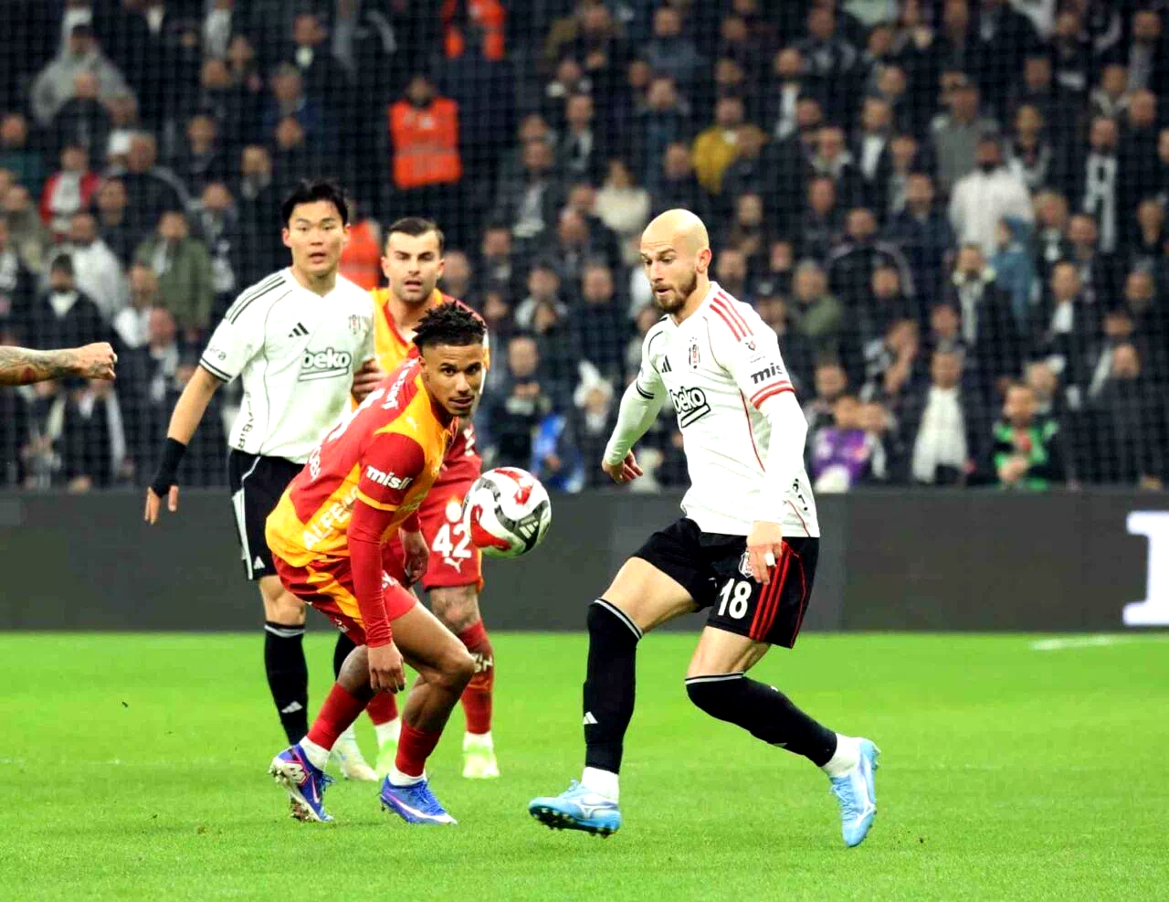 Trendyol Süper Lig: Beşiktaş: 0 – Galatasaray: 1 (İlk yarı)