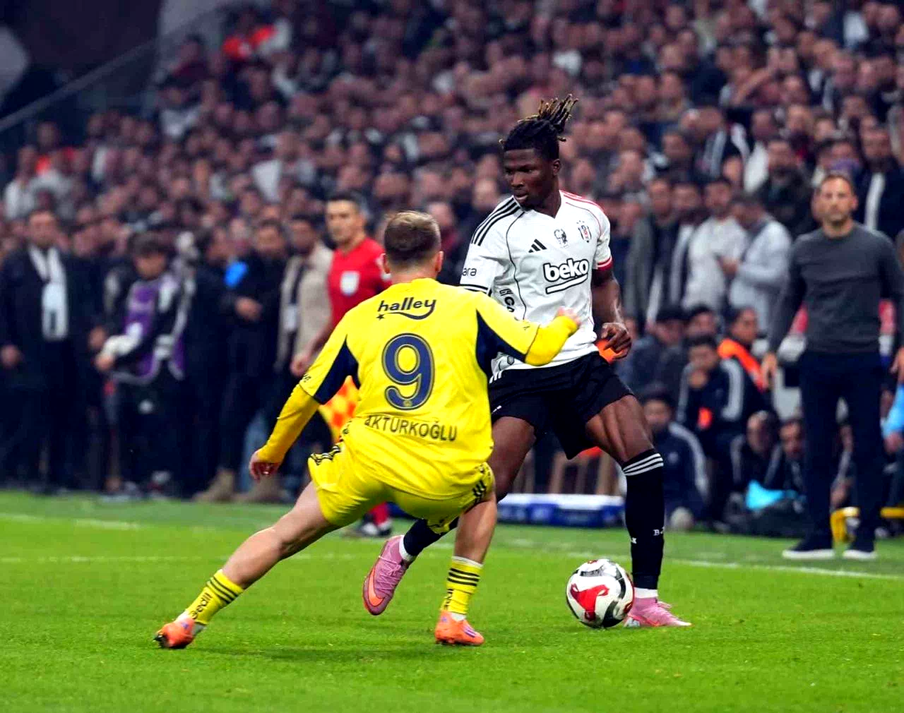 Trendyol Süper Lig: Beşiktaş: 2 – Fenerbahçe: 2 (İlk yarı)