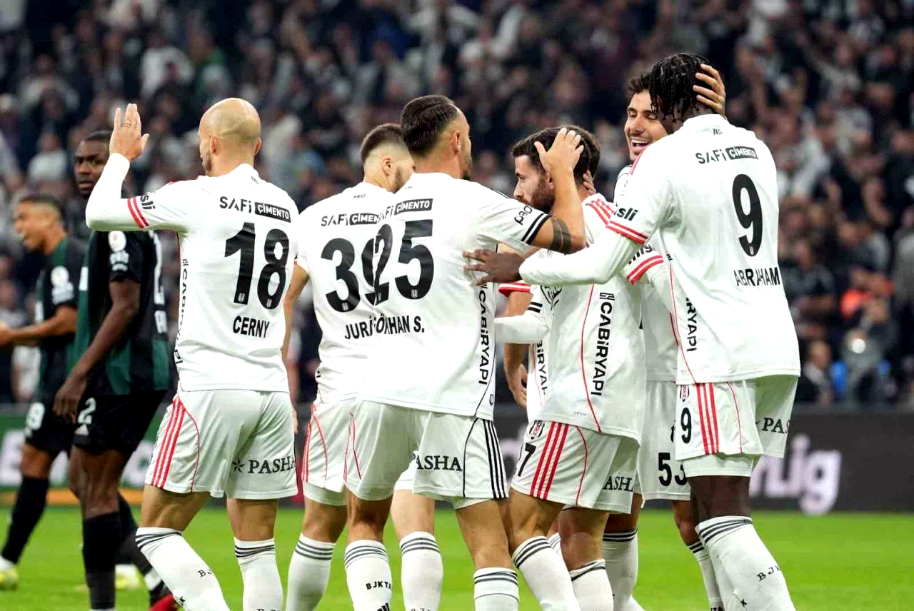 Trendyol Süper Lig: Beşiktaş: 2 – Kocaelispor: 0 (İlk yarı)