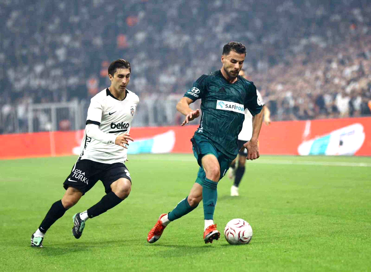 Trendyol Süper Lig: Beşiktaş: 2 - Kocaelispor: 1 (İlk yarı)