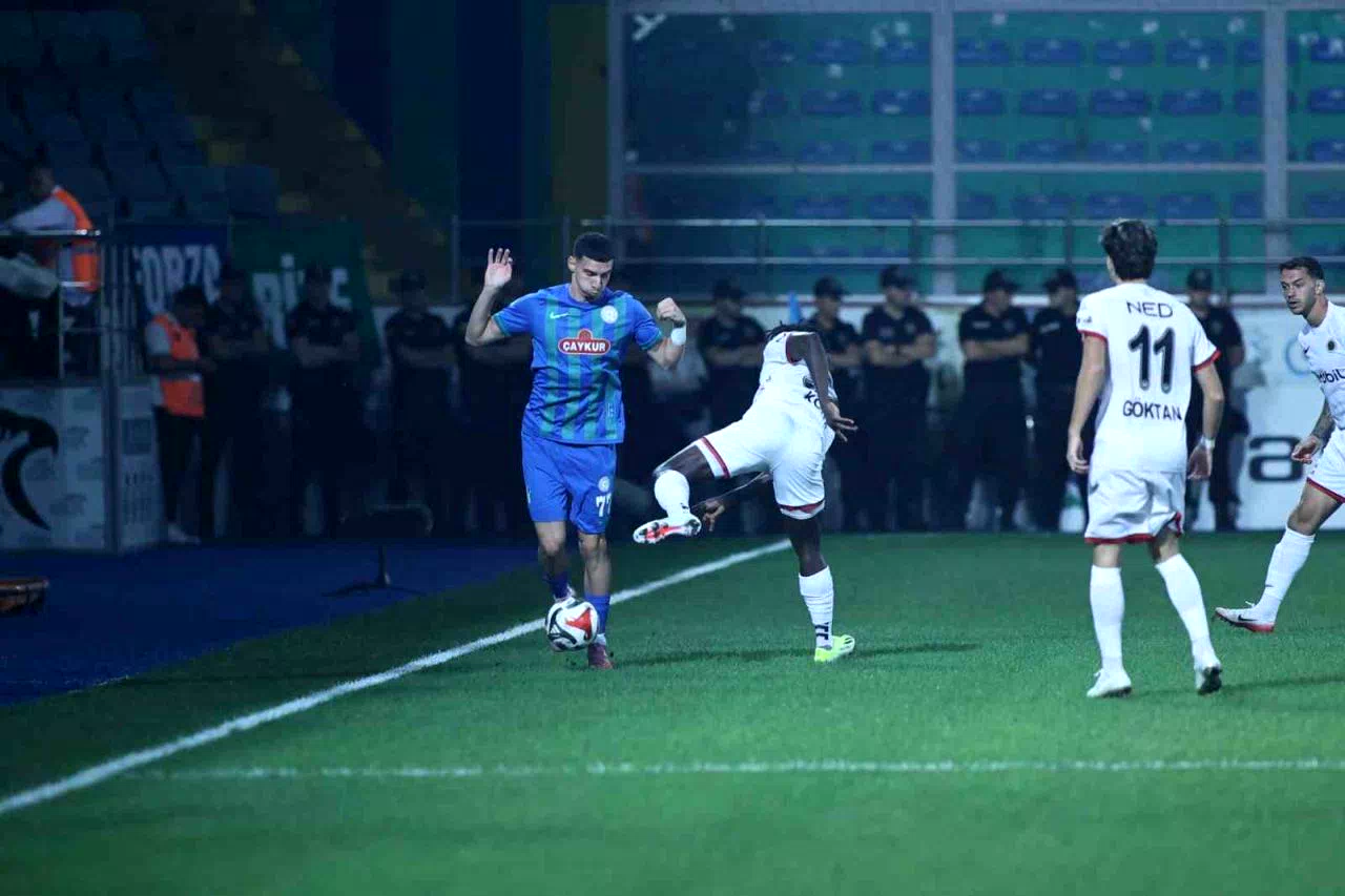 Trendyol Süper Lig: Çaykur Rizespor: 0 – Gençlerbirliği: 0 (İlk yarı)