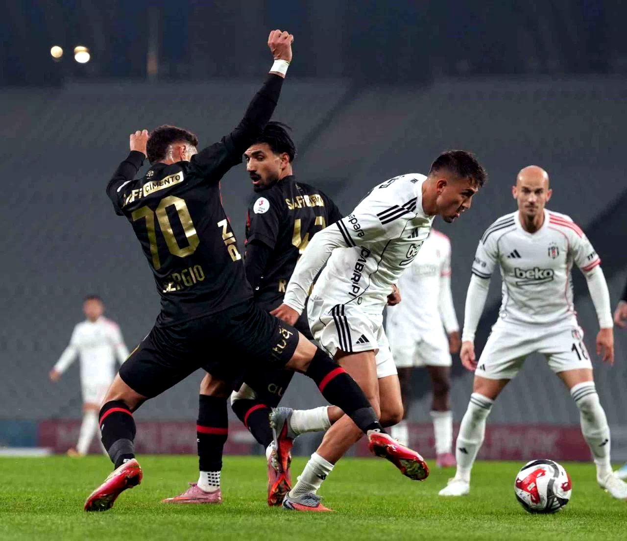 Trendyol Süper Lig: Fatih Karagümrük: 0 – Beşiktaş: 1 (İlk yarı)